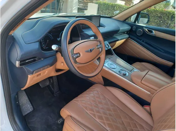 Car image 12