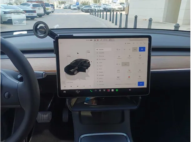 Car image 16