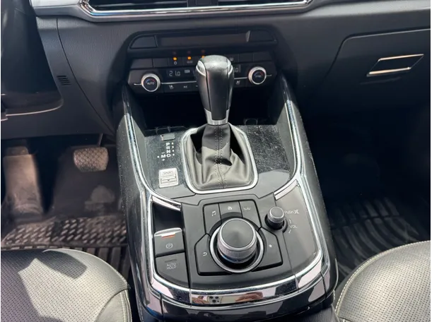 Car image 16