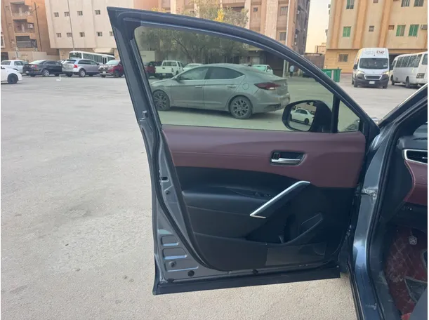 Car image 10