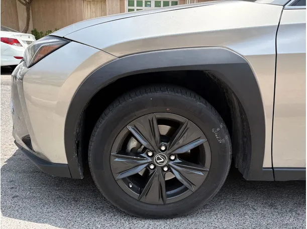 Car image 9