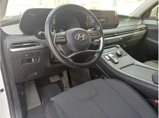 Car image 11