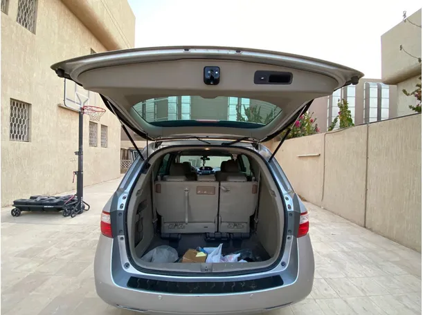Car image 25