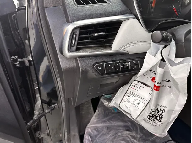 Car image 25