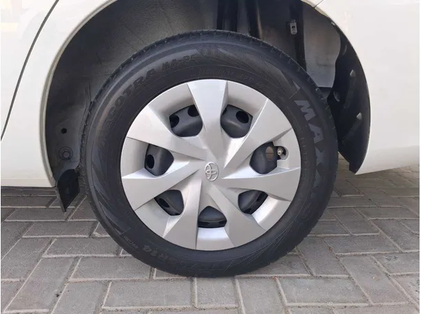 Car image 9