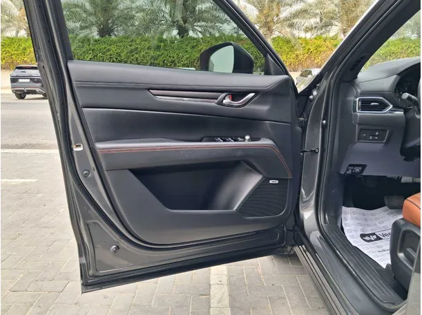 Car image 10