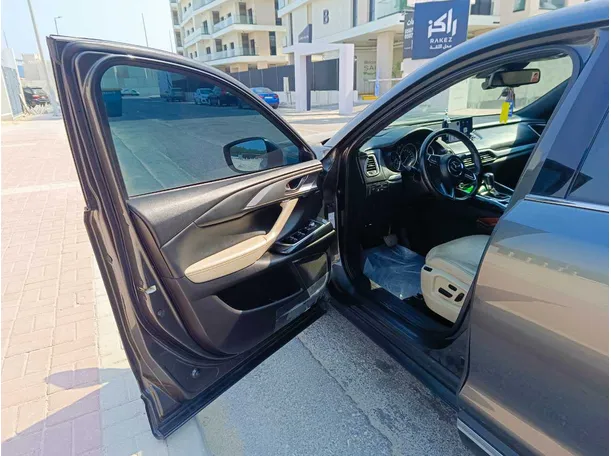 Car image 15