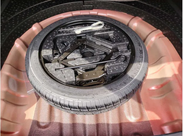 Car image 30