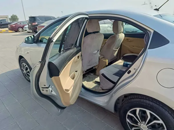 Car image 14