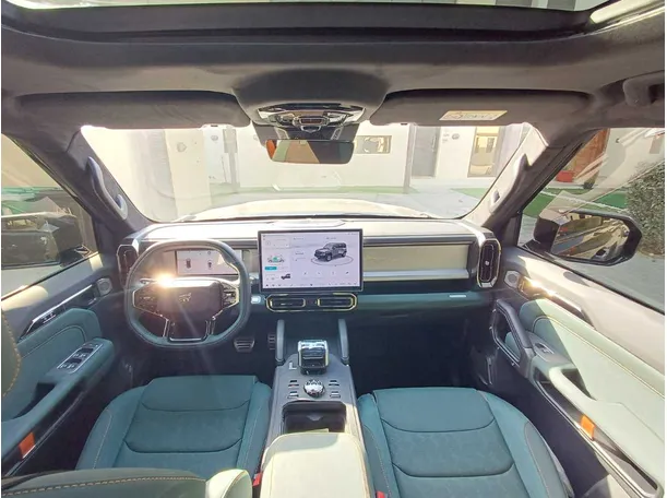 Car image 14