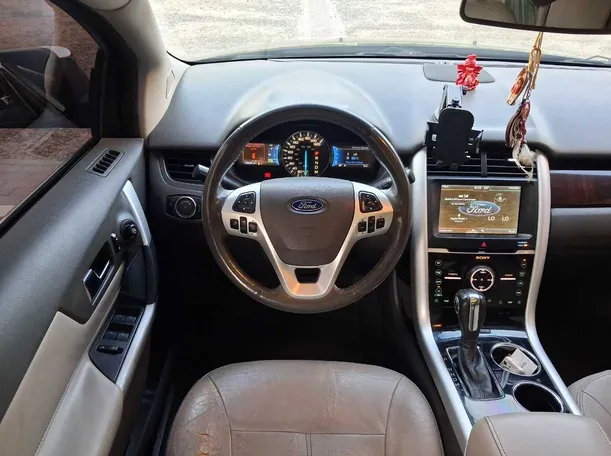 Car image 18
