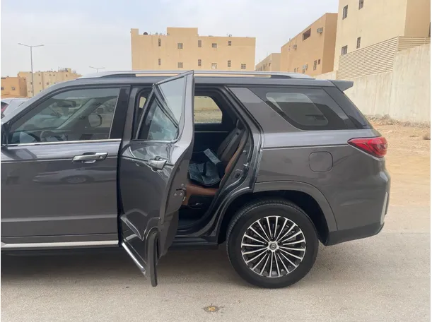 Car image 15