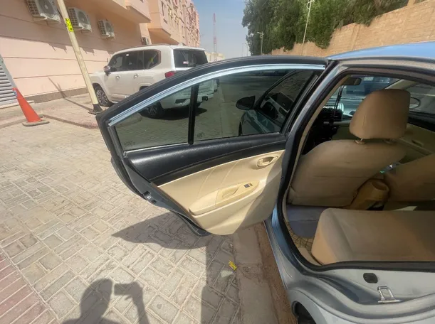 Car image 14