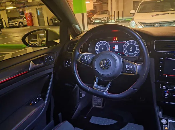 Car image 16