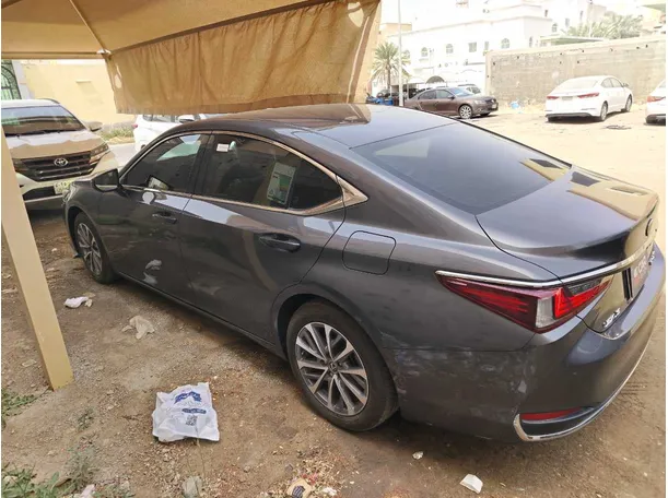Car image 8