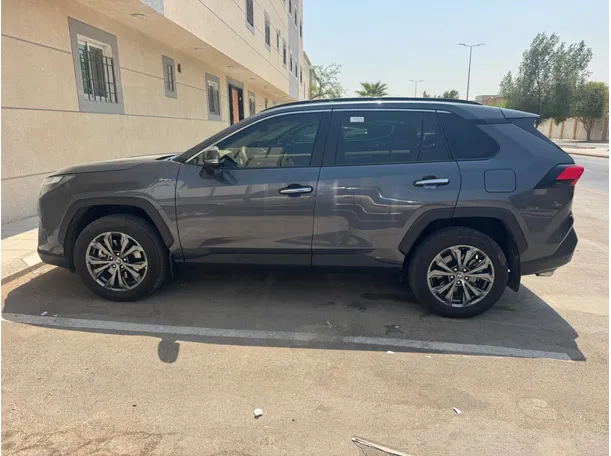 Car image 8