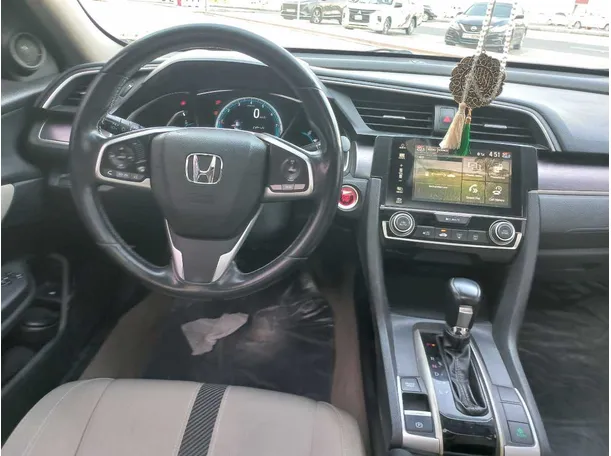 Car image 16
