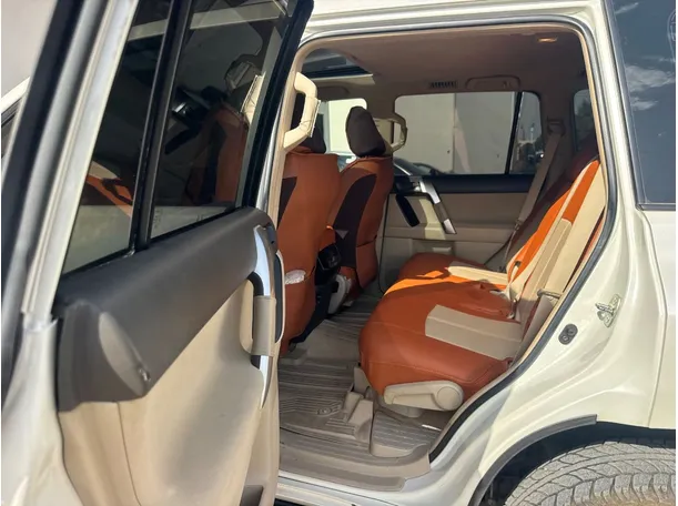 Car image 13