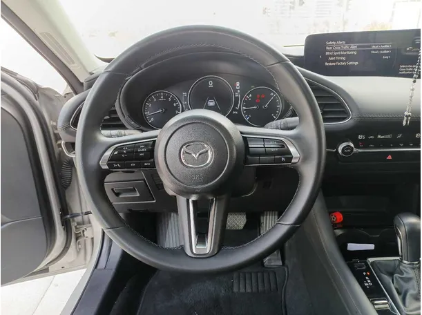 Car image 17