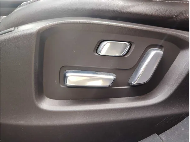 Car image 27