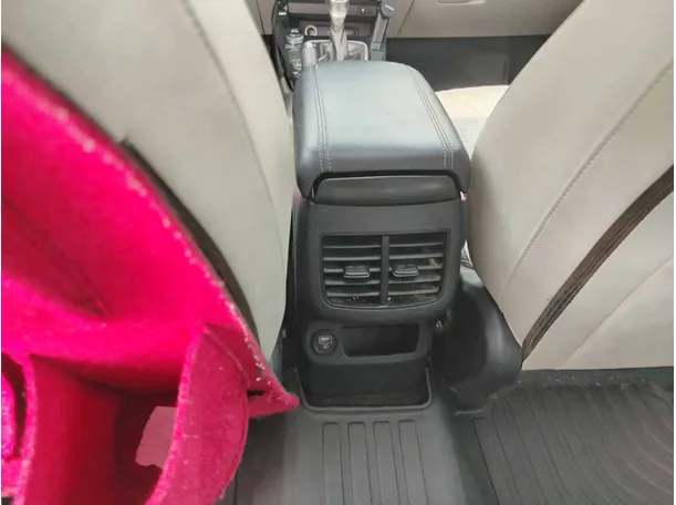 Car image 37