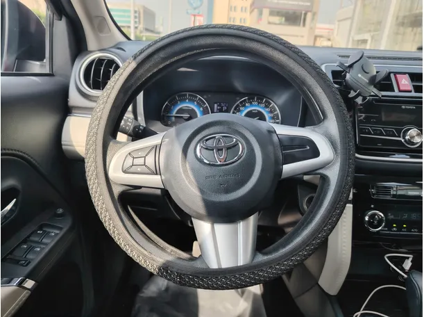 Car image 21