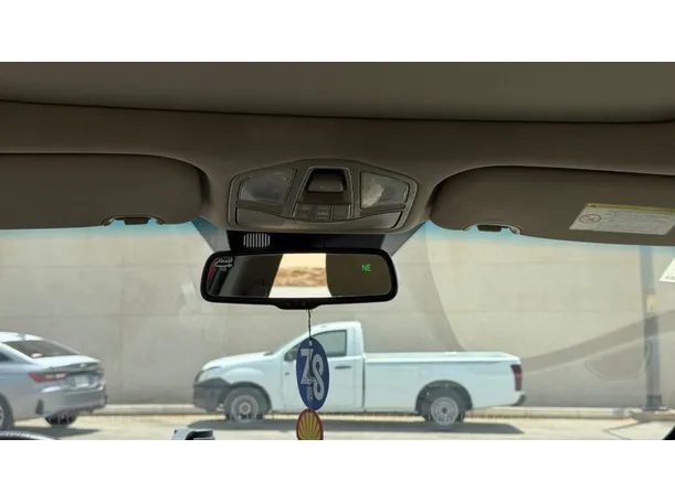 Car image 26