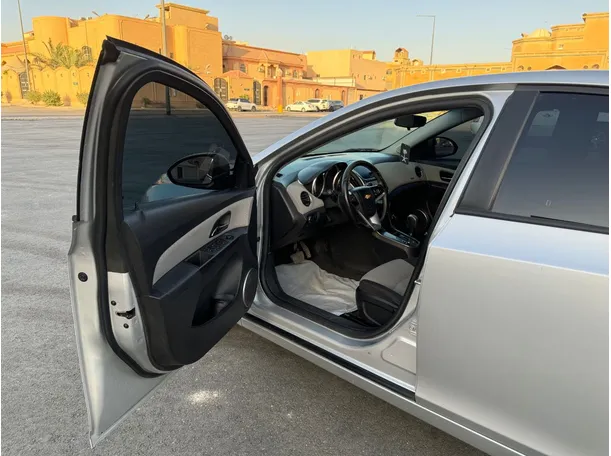 Car image 12