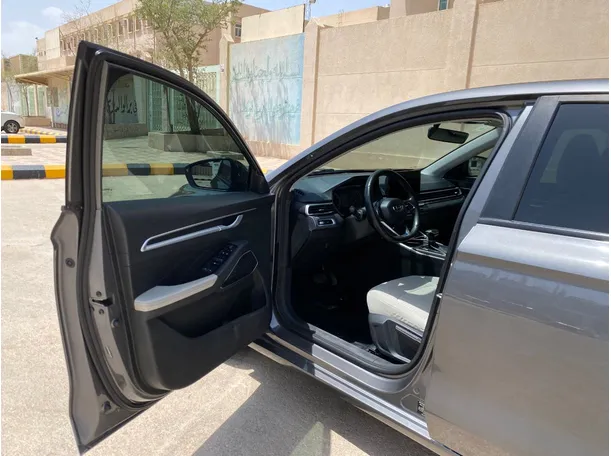 Car image 10