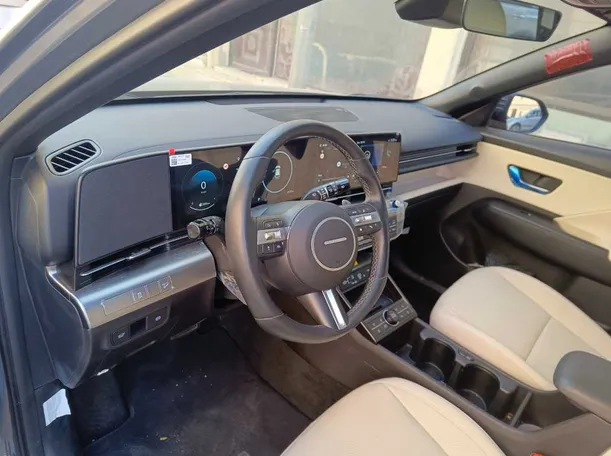 Car image 12