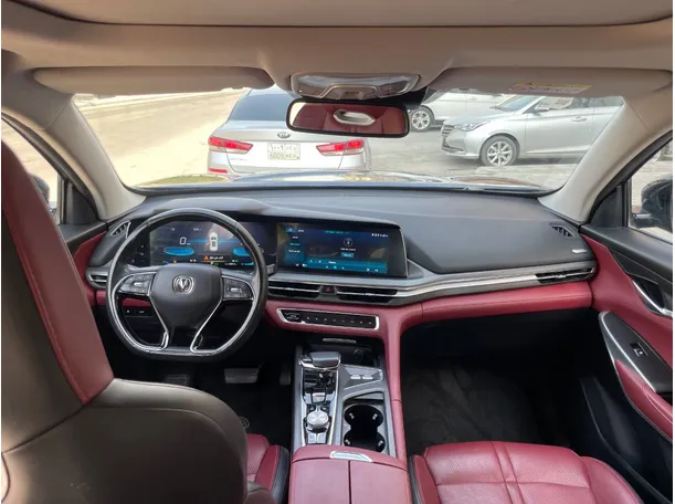 Car image 18