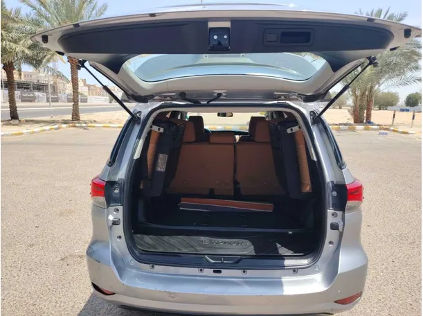 Car image 23