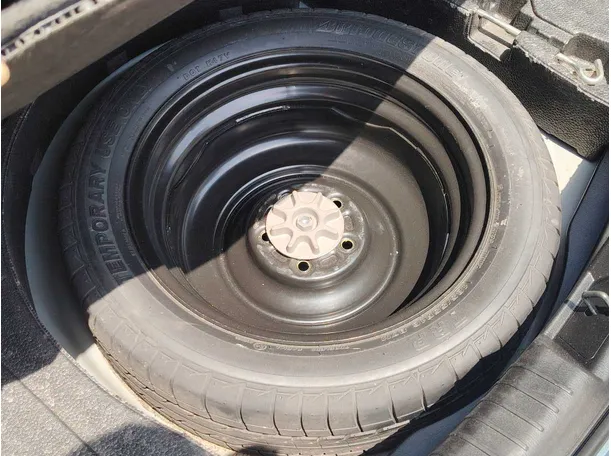 Car image 27