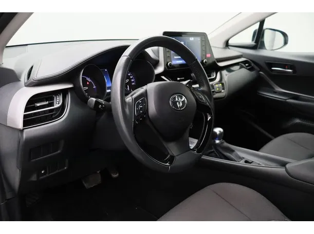 Car image 4