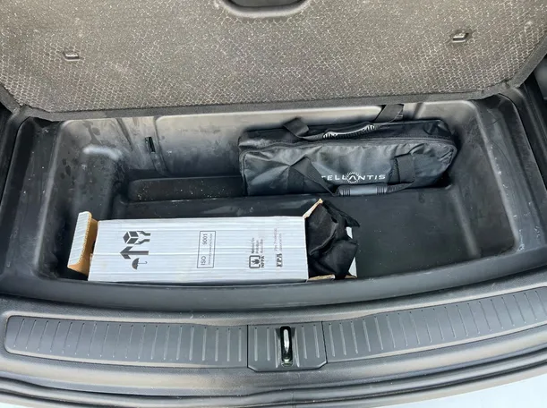 Car image 25