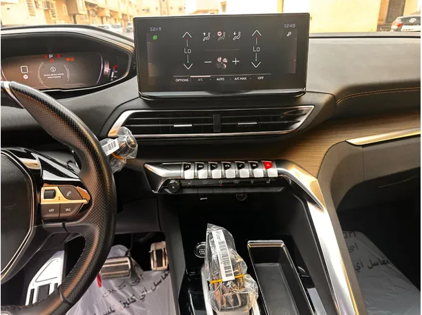 Car image 19