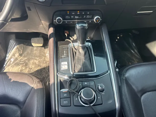 Car image 15