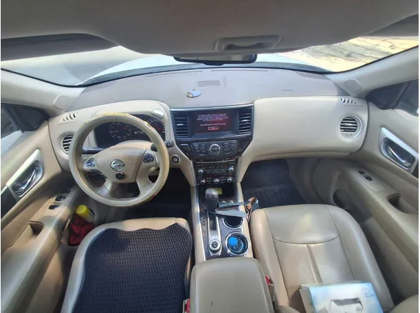 Car image 14