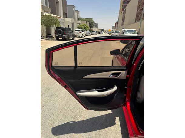 Car image 12