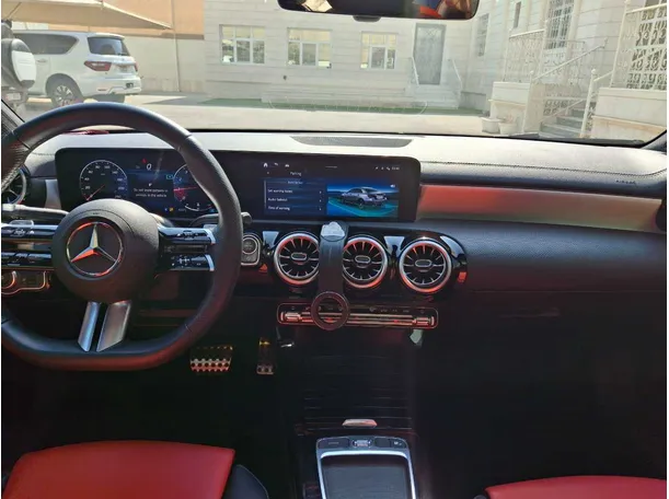 Car image 16