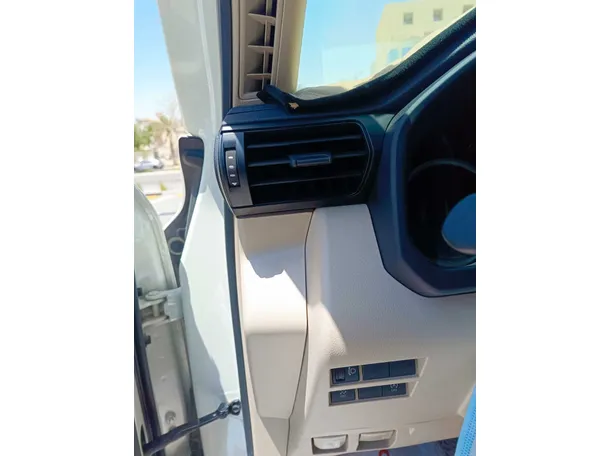 Car image 29