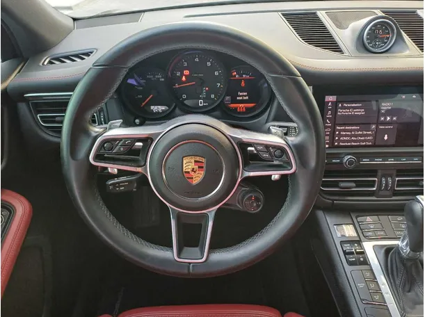 Car image 17