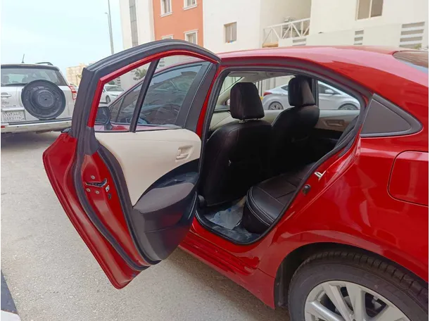 Car image 14