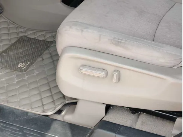 Car image 29