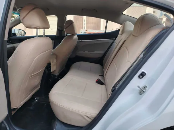 Car image 18