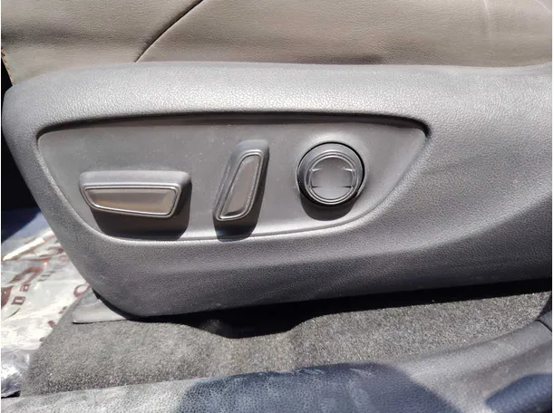 Car image 29
