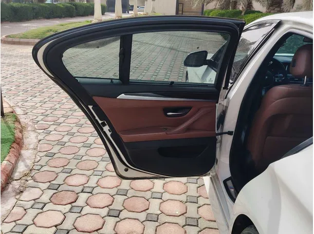 Car image 24
