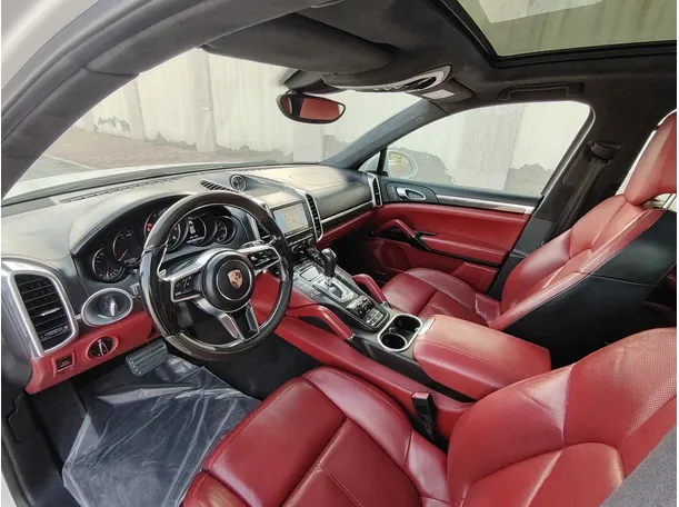 Car image 11