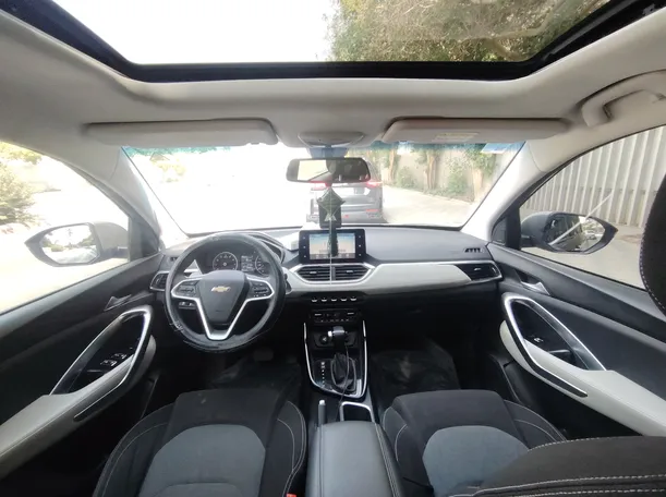 Car image 19