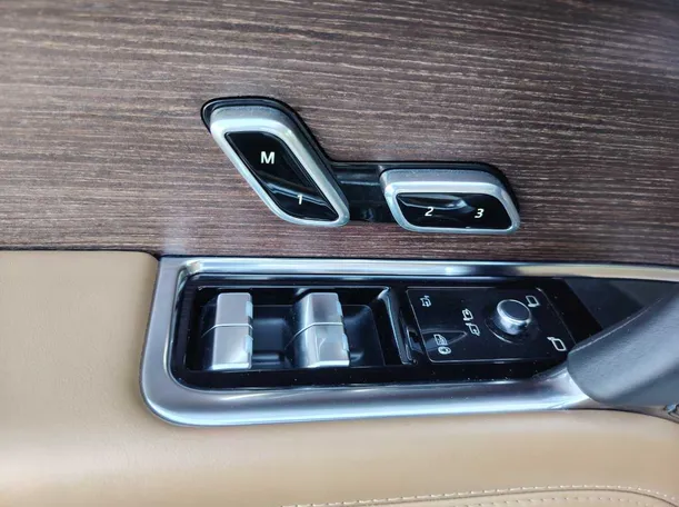 Car image 29